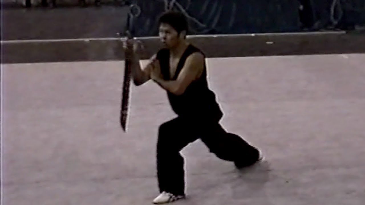 【武術】第5回アジア武術選手権大会(2000) 男子南刀 2012 鄭家豪(中国香港) - YouTube
