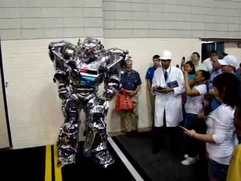 funniest-robot-in-the-world-ever!-king-robota