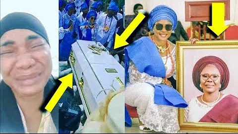 CRYING Actress Iyabo Ojo Sprays BUNDLE OF MONEY On Her Mother's CASKET in A Grand Style!!
