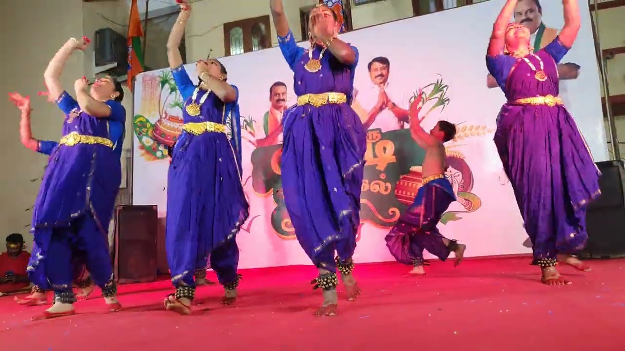 Kuravanji dance group performance