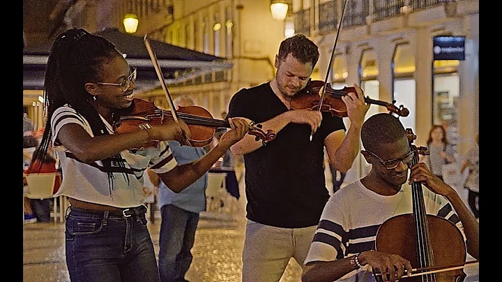 YouTuber Performs Despacito With Strangers on a St...