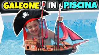 IN PISCINA con il GALEONE dei PIRATI PLAYMOBIL