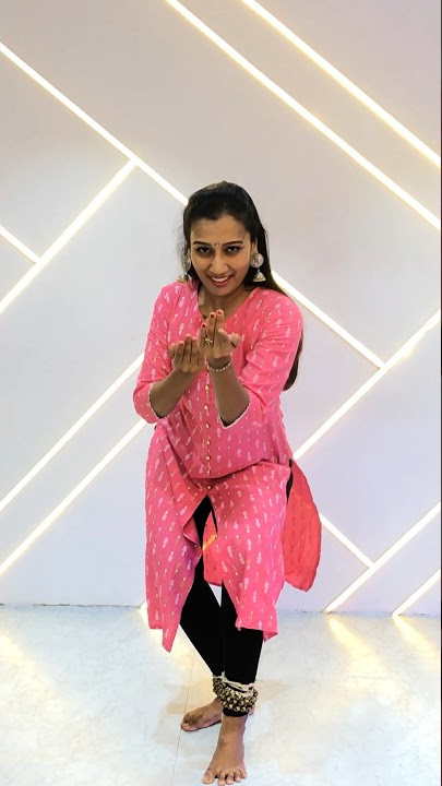 Mala Pritichya Zulyat Zulva | Lavni By Sandhya Shendge #shortvideo #marathisong #lavni
