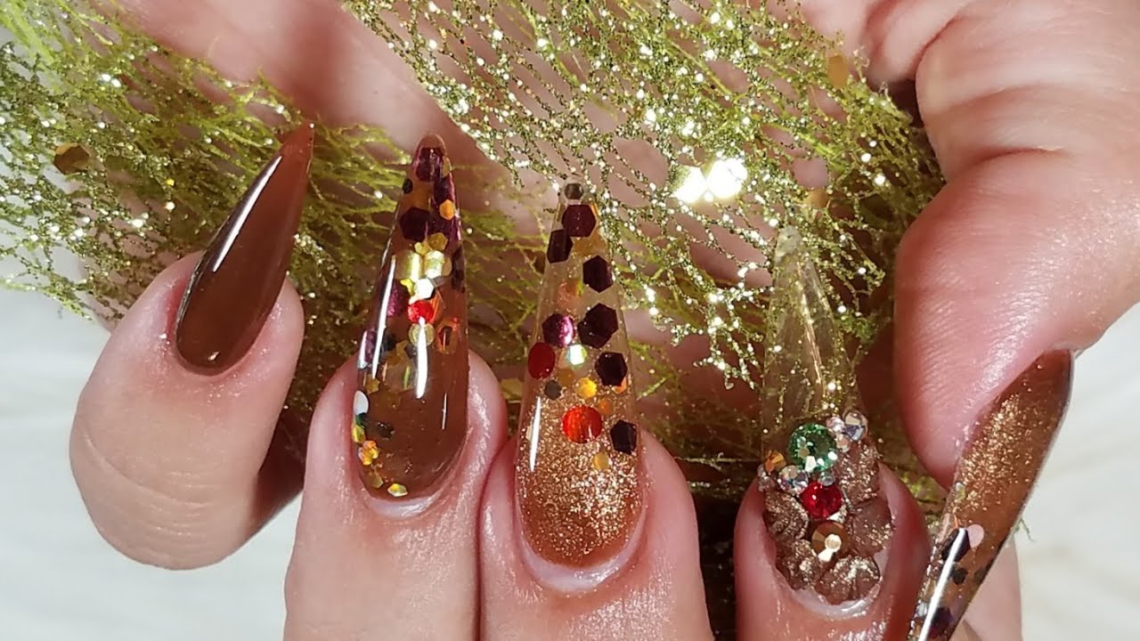 Diseño Navideño con Tonos de Temporada en Uñas Acrilicas. - thptnganamst.edu.vn