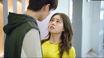 ❤️陆漓把牛奶沾在嘴巴上，姜逸城直接帮她舔掉，太甜了 | 程序员那么可爱 Cute Programmer