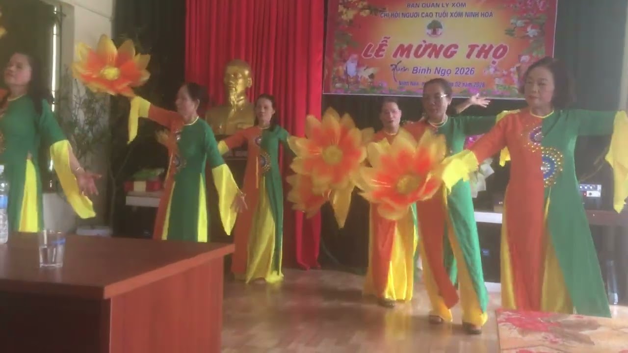 Mua mừng thọ xóm ninh hoà xã yên tri