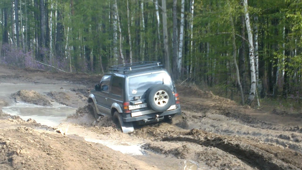 Мицубиси Паджеро в грязи - YouTube
