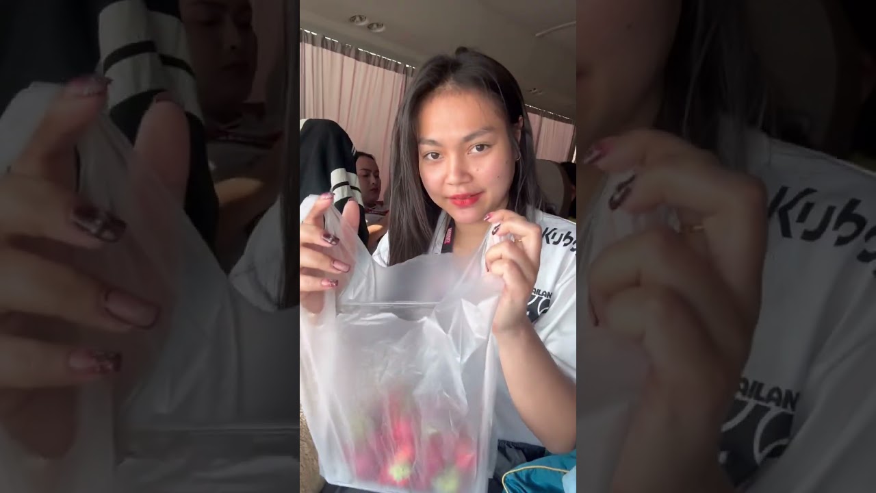 โมเม้นน่ารักๆ พ่อแม่ลูก สตอเบอรี่หวานมาก เก็บสดๆฉ่ำมาก