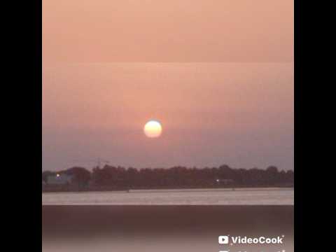 البدر كطلعته وجه جميل والشمس كبسمته ظل ظليل