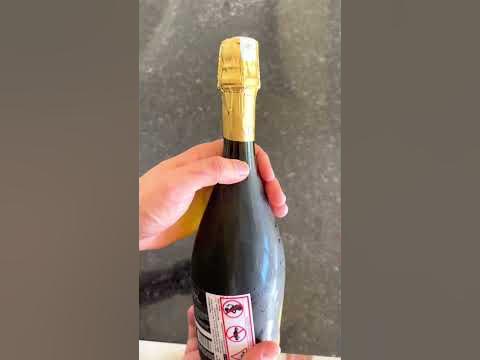 Как открывать шампанское🍾 Лайфхак - YouTube