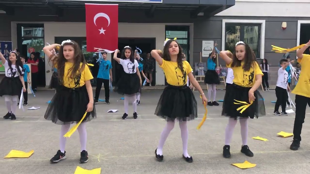 Yollarda Bulurum Seni-23 Nisan 2022 gösterisi