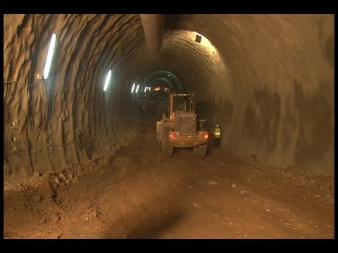 Vídeo: Pas De Deux Per Sobre Del Túnel Del Metro