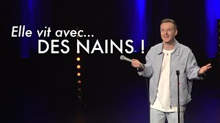 Elle vit avec... DES NAINS ! 🤣