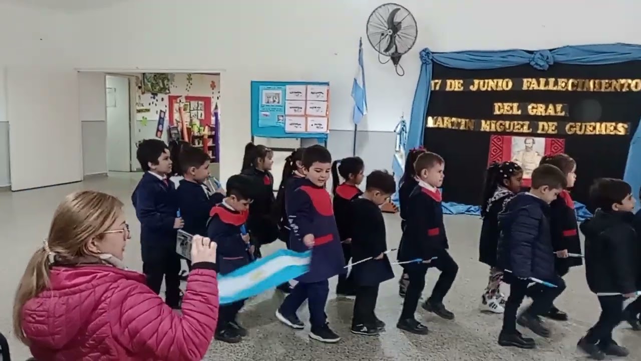Leonel en la marcha por 17/06 Güemes. Salita de 4 años. ENI NASIF ESTEFANO. 2025