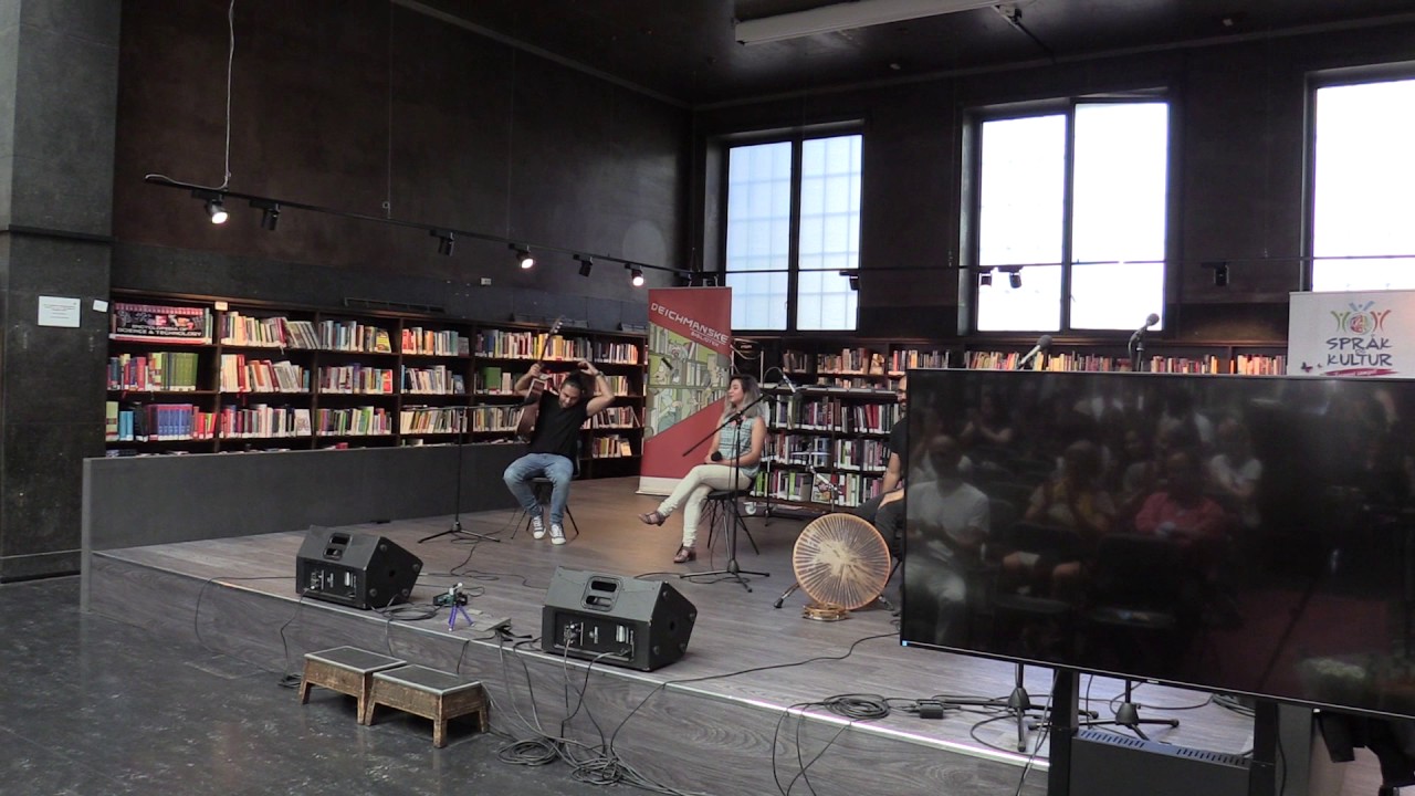 Nawar alnaddaf, Manar Al Hashemi (gitar) og Muhammad Fadel Kuj (perkusjon)