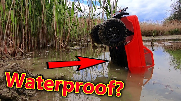 Brand New Traxxas TRX-4 RC Car Gets STUCK in a swamp!