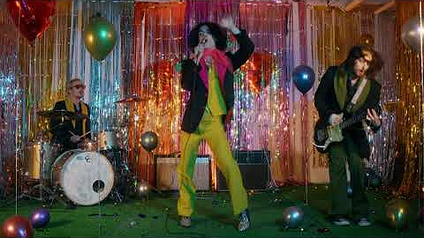 Micky James - Shiver (Official Video)