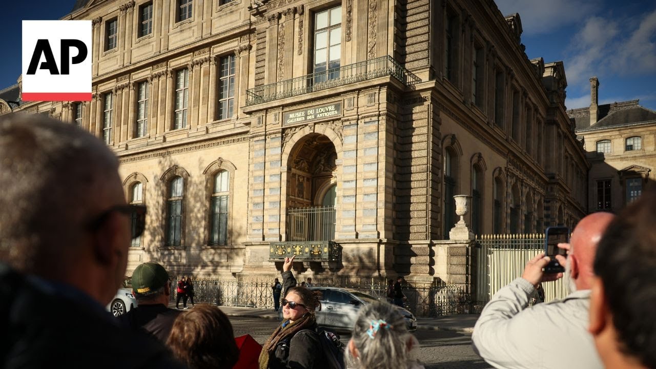 Tourists flock to Louvre window used in jewel heist