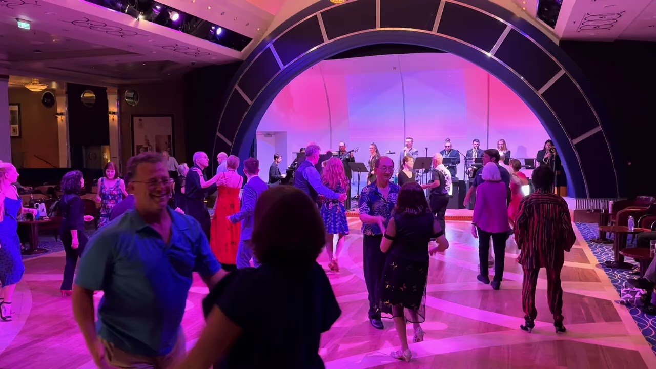 Cunard Queen Mary 2. Opening the Sounds of the 80's, The Power of Love