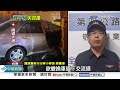 小貨車雨中打滑甩&quot;180度&quot; 名車煞不住猛撞&quot;車頭掀起&quot;│中視新聞 20240427