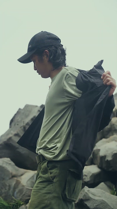 Sadane Windbreaker