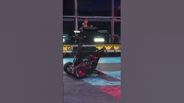 The most chaotic 10 seconds in battlebots history