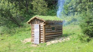 Building bushcraft house in the woods. Clay roof and fireplace. Catch and cook.