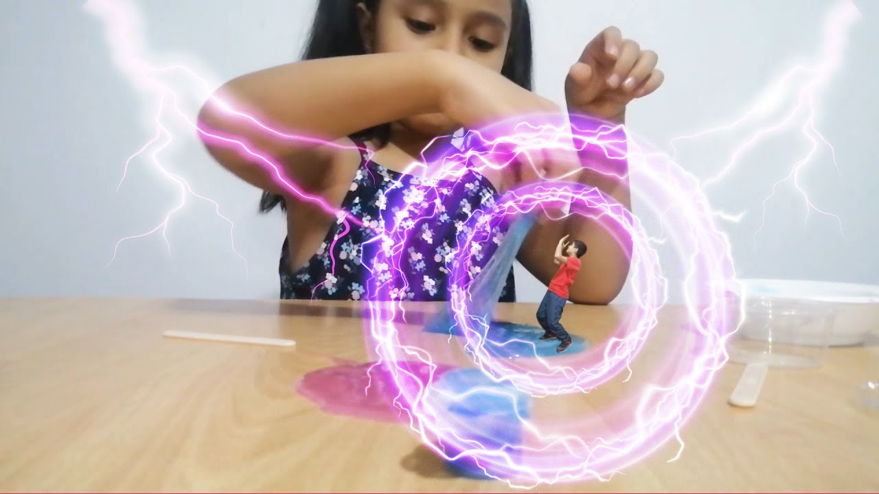 Sofi y Memo preparando Slime Radiactivo