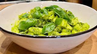 Salade de concombre au pesto maison et citron vert