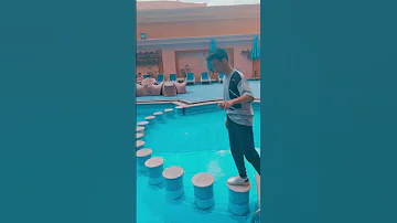 اتحديت القيصر يقع في البسين القيصر 