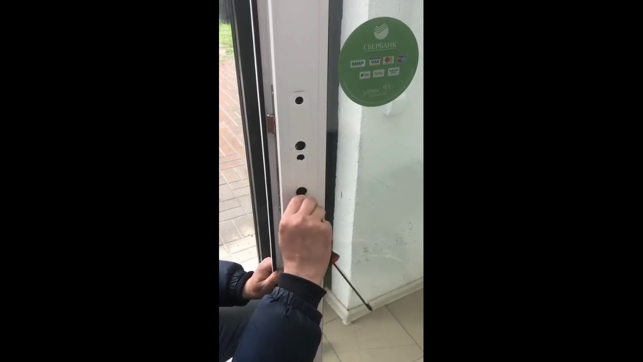 Как заменить замок в пластиковой входной двери - YouTube