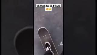 Niño Aplasta A Un Bicho Niño Patinando Ño
