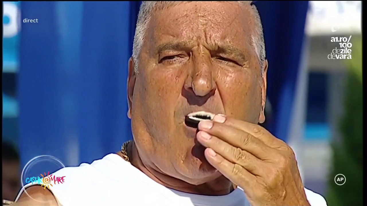 Provocare pentru Rică Răducanu! Fostul fotbalist trebuie să mănânce biscuiți fără să-i atinga