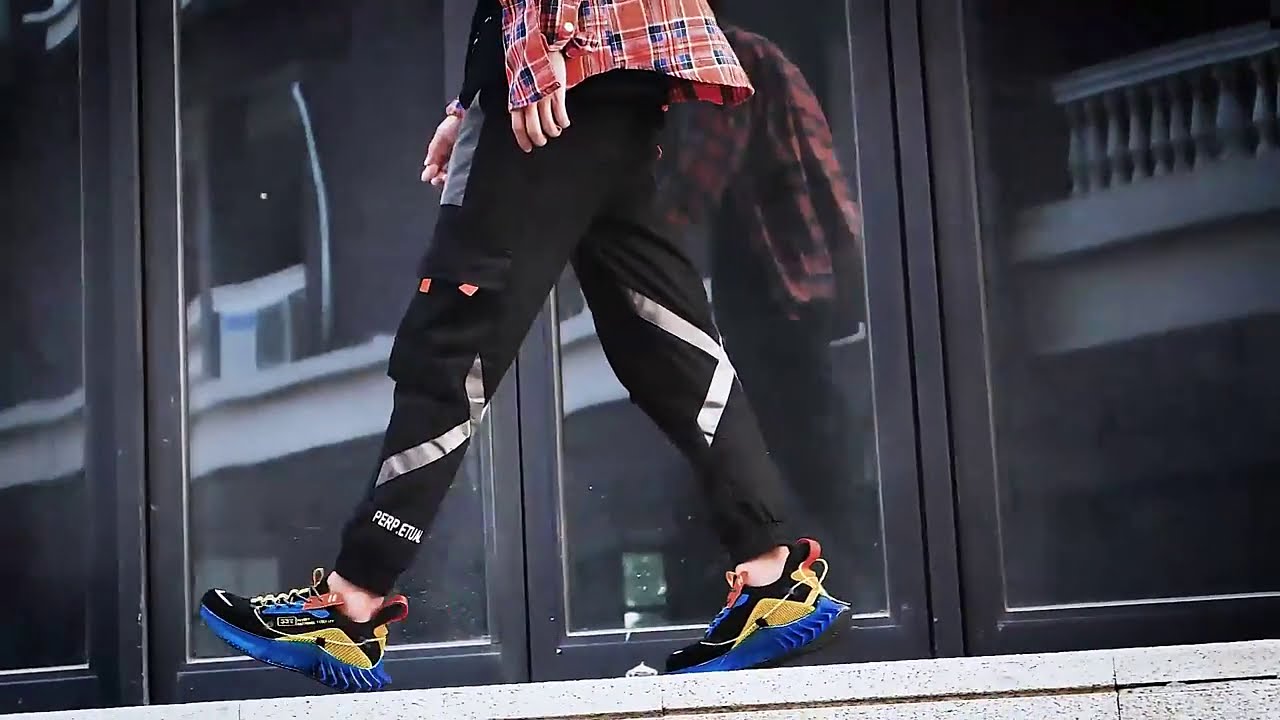 Trendy Blade Running Shoes for Men Breathable Mesh Reflective Sneakers