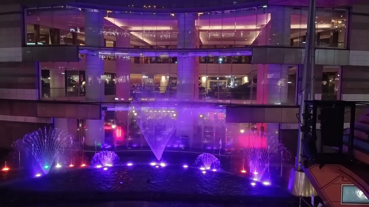 The Canal City Hakata Fountain Show (1/4)
