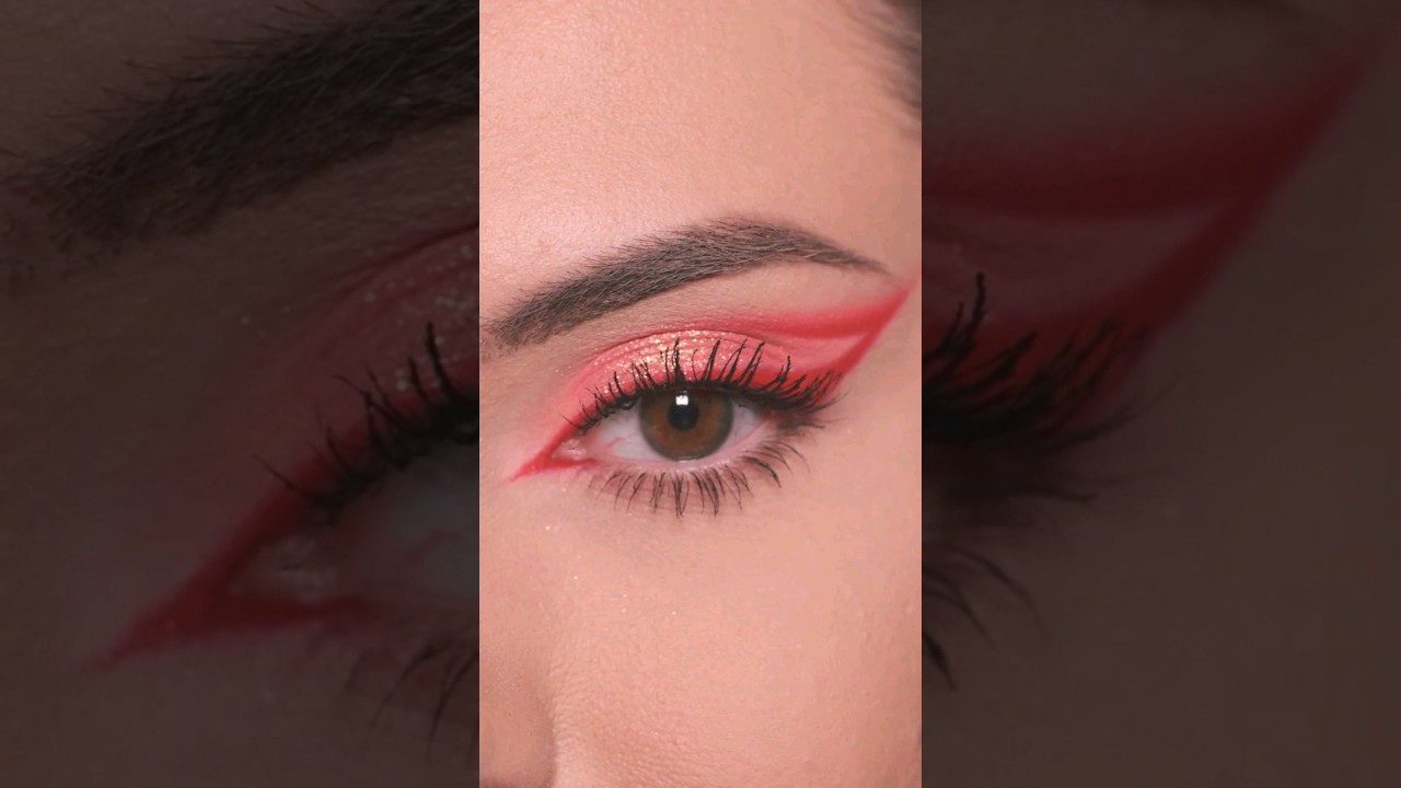 hot red wingliner😘💗