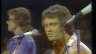 Music - 1977 - Larry Gatlin & The Gatlin Brothers - Broken Lady - Sung Live At ACL