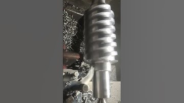 manufacturing a three-start worm shaft on a lathe #shorts #cnc #metal #top #mechanicalengineering
