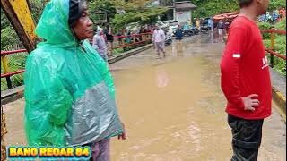Stay alert.!! A landslide occurred this afternoon on the Sitinjak Tapsel Bridge.