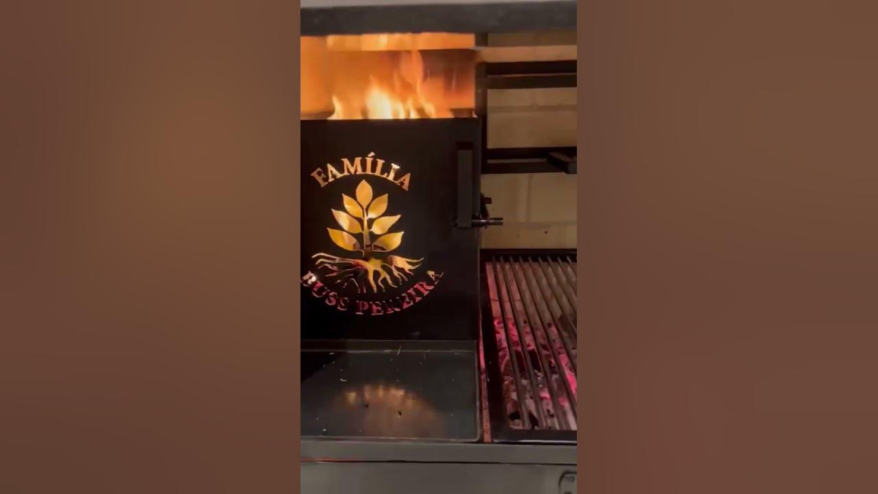 Parrilla sob medida com firebox personalizado. #shorts #churrasco #parrilla #familia #assado Parrilla sob medida com firebox personalizado. #shorts #churrasco #parrilla #familia #assado