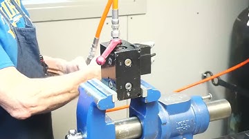 Vektek - Assembling Pallet Decoupler with Integral Accumulator Training Video