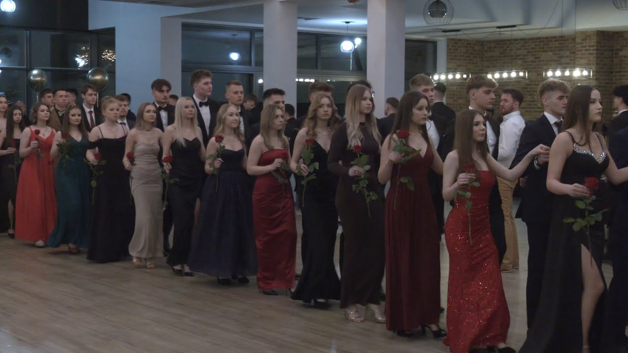 Studniówka V Liceum Ogólnokształcącego imienia Adama Mickiewicza w Częstochowie