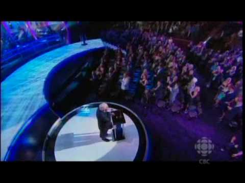 Jean Beliveau wins 2009 NHL Lifetime Achievement A...