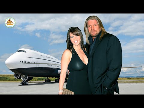 Videó: Stephanie McMahon Net Worth