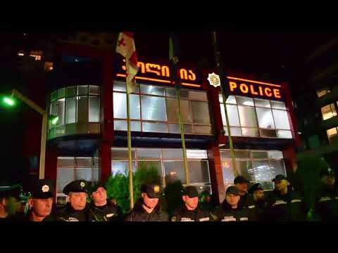 \"ქართული მარშის\" აქცია ვაკე-საბურთალოს პოლიციის სამმართველოსთან