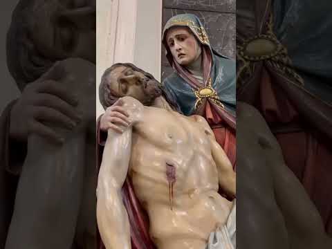 María Dolorosa recibe