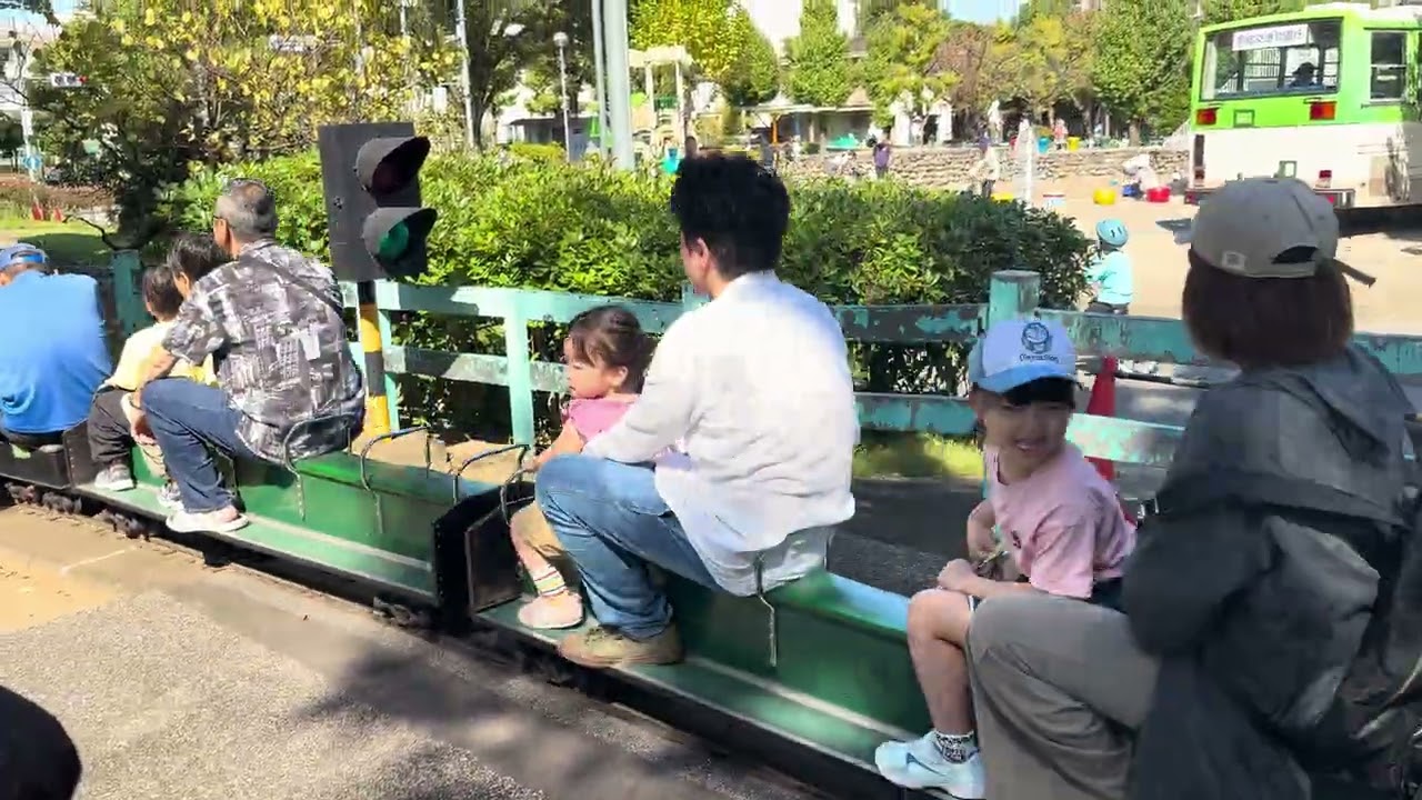 新宿交通公園ミニSLS6 - YouTube