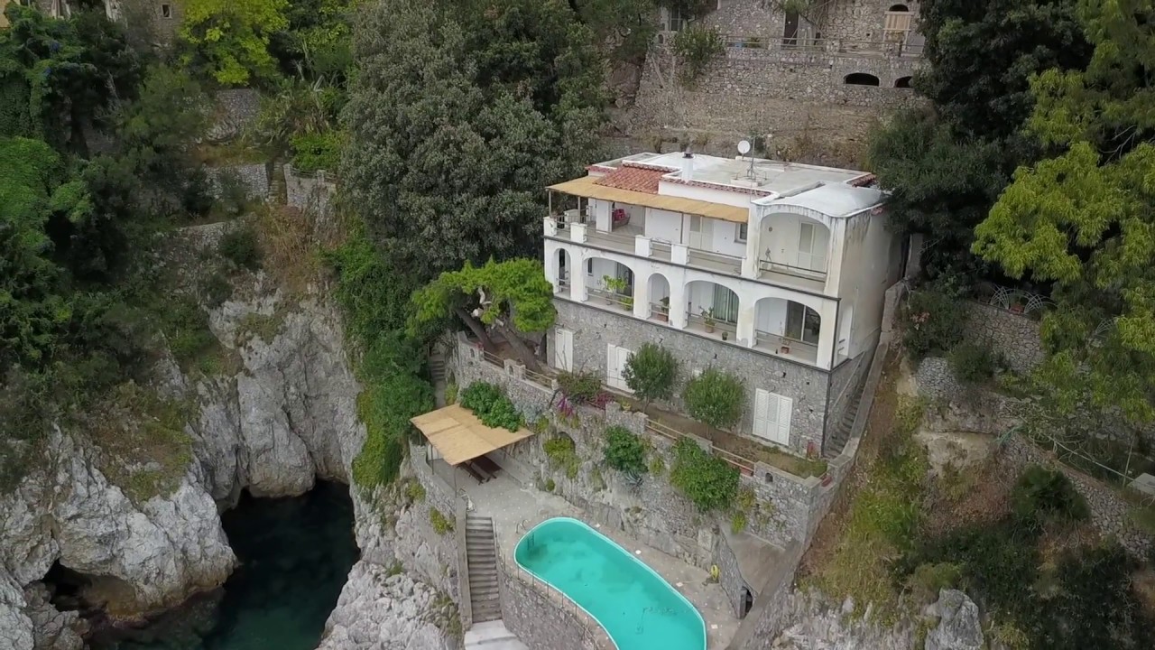 på vegne af i mellemtiden anker Amalfi Coast Seafront Property For Sale with parking, guest home, pool and  boat access - YouTube