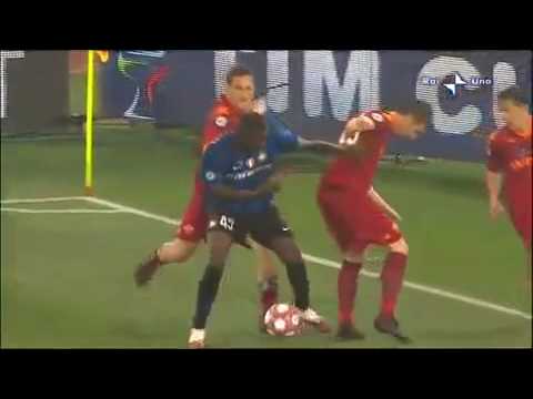 FALLACCIO DI TOTTI A BALOTELLI nella finale di Coppa Italia 05.05.2010