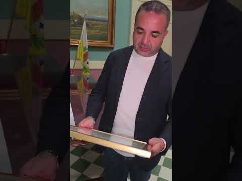 Reggio Calabria, il regalo speciale di Cannizzaro a Sal Da Vinci: consegnato il bergamotto